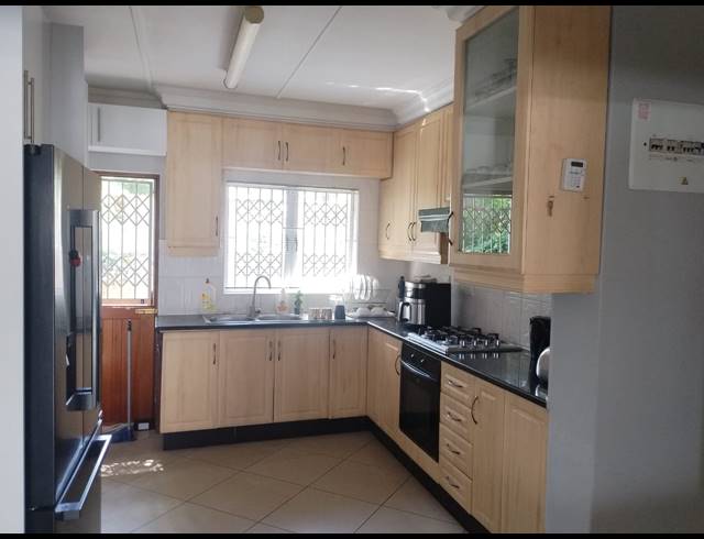 3 BEDROOM SIMPLEX FOR SALE IN BLUFF